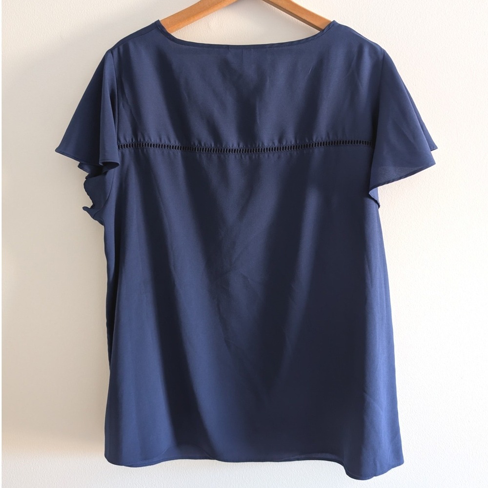 Lane Bryant Navy Blue Flutter Sleeve Ladder‎ Stitch Blouse Top Size 14 - Picture 2 of 5
